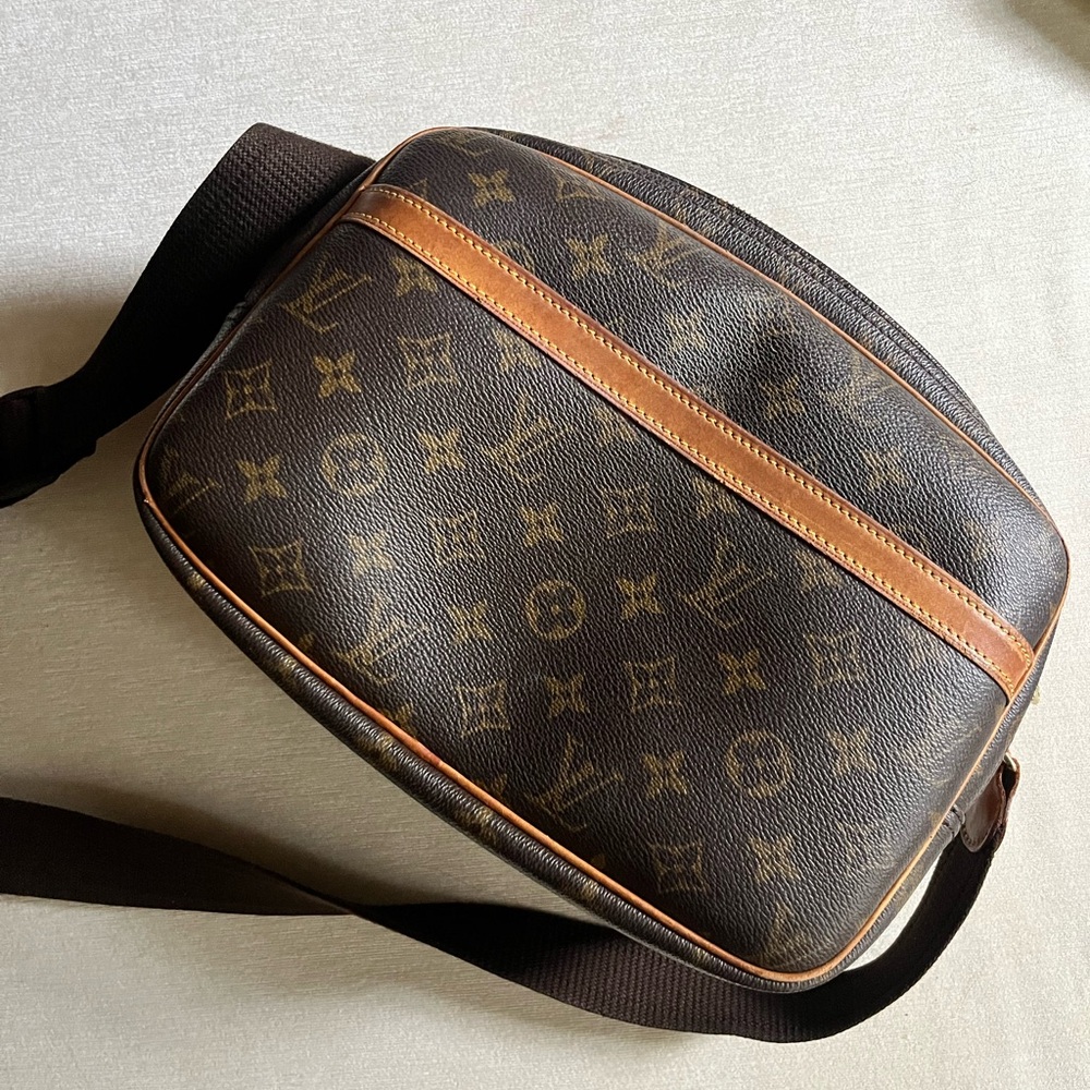 LOUIS VUITTON Reporter Leather Crossbody Bag